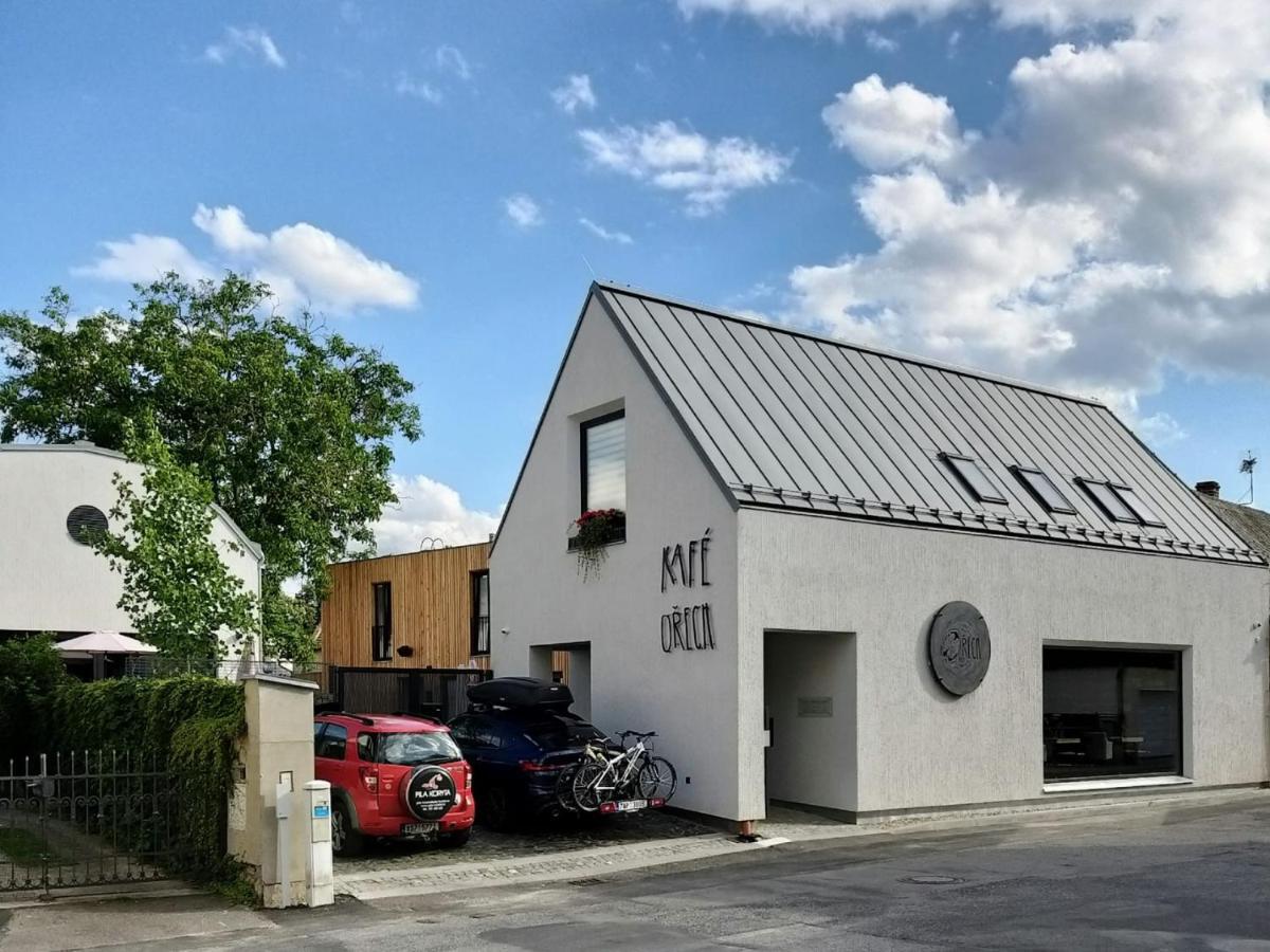 Kafe Orech Mnichovo Hradiste Exterior photo
